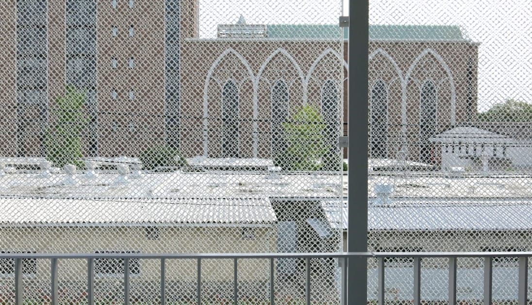 空間を仕切りながらも、抜け感を演出できる